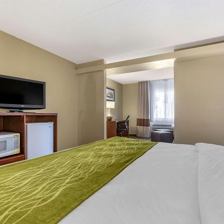 Comfort Inn & Suites Phoenix North - Deer Valley Esterno foto