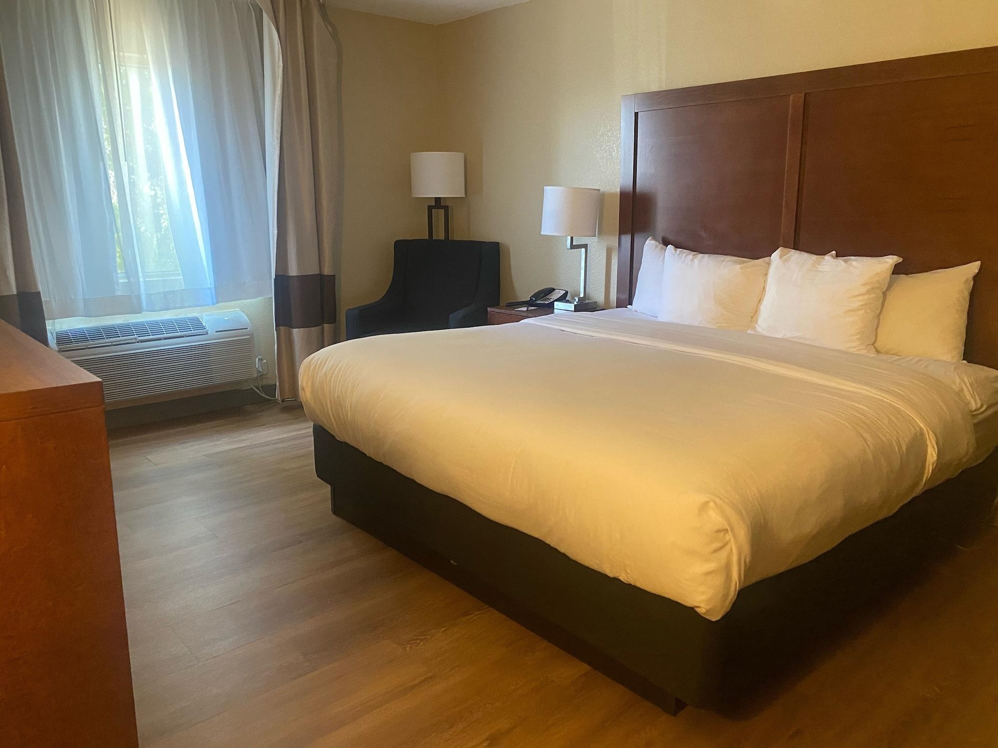 Comfort Inn & Suites Phoenix North - Deer Valley Esterno foto