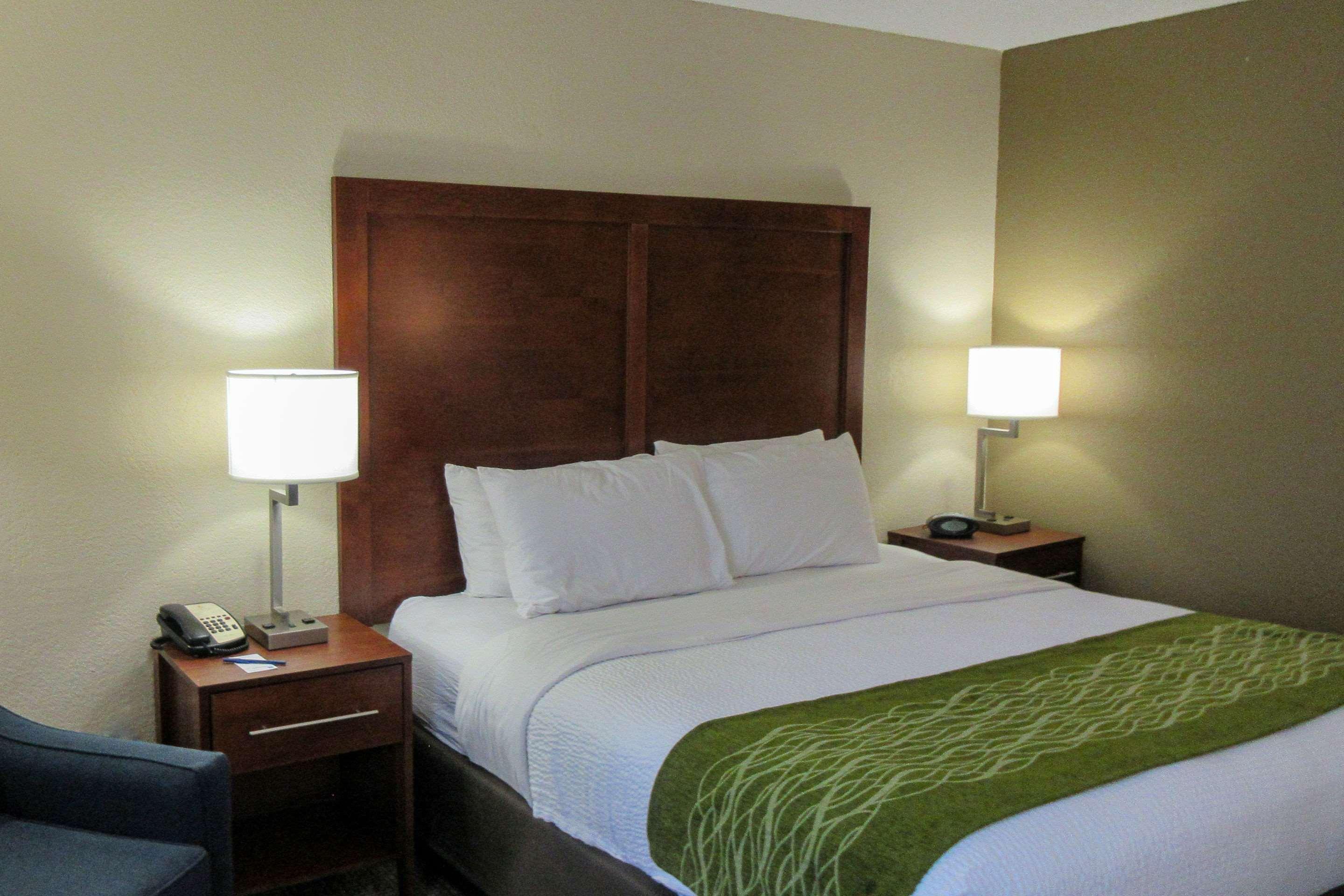 Comfort Inn & Suites Phoenix North - Deer Valley Esterno foto