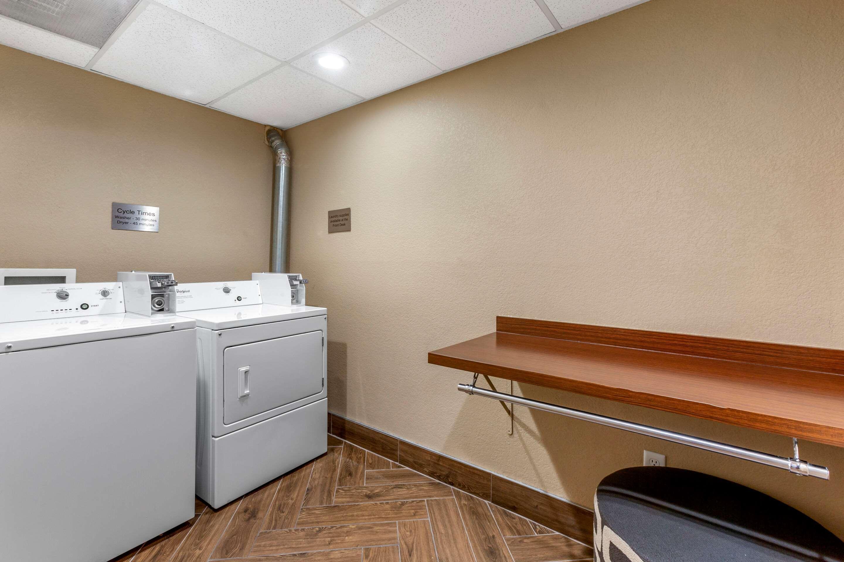 Comfort Inn & Suites Phoenix North - Deer Valley Esterno foto