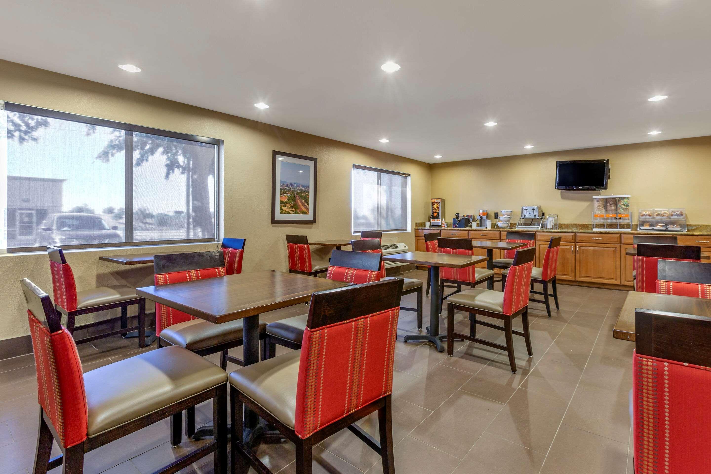 Comfort Inn & Suites Phoenix North - Deer Valley Esterno foto