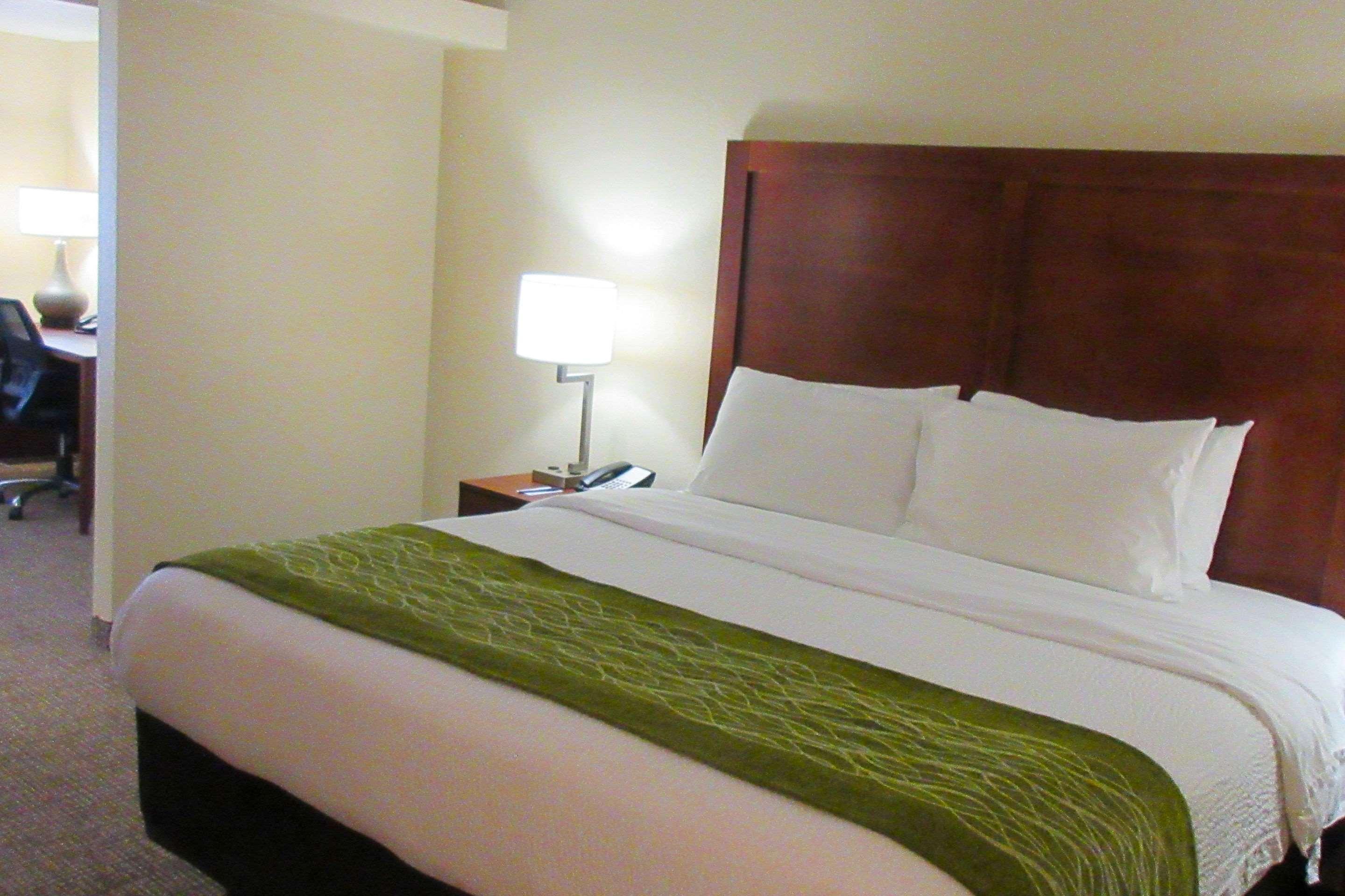 Comfort Inn & Suites Phoenix North - Deer Valley Esterno foto