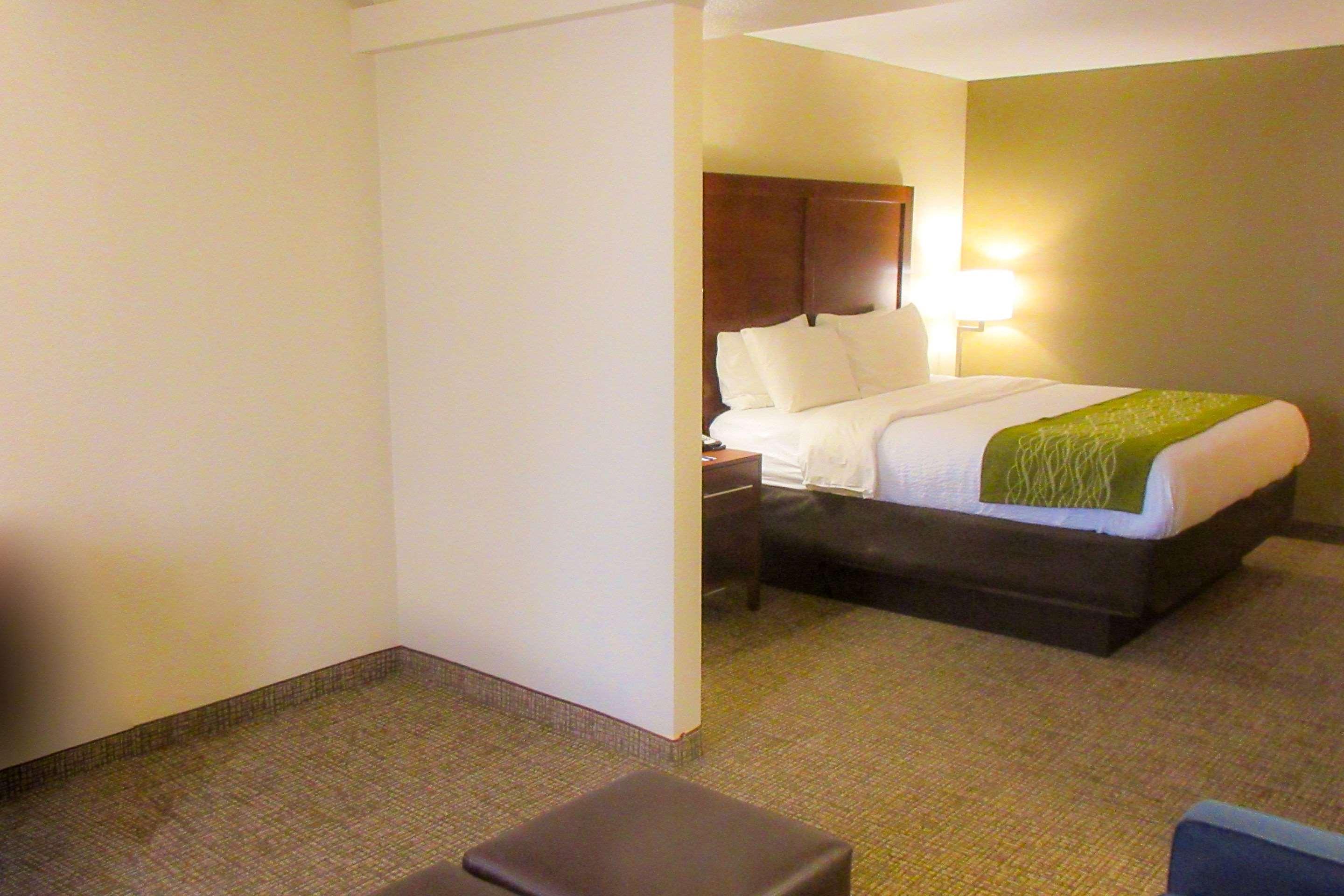 Comfort Inn & Suites Phoenix North - Deer Valley Esterno foto