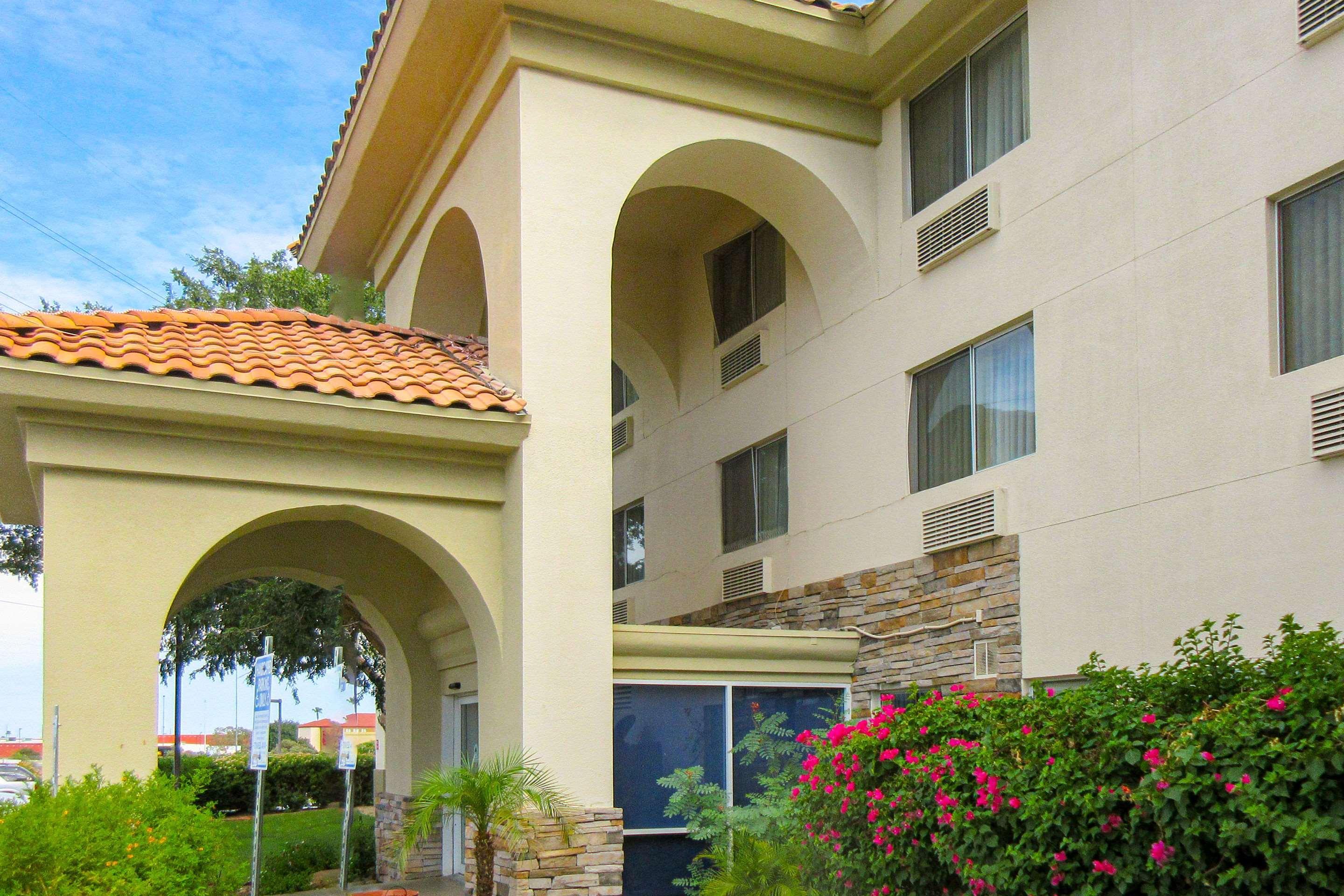 Comfort Inn & Suites Phoenix North - Deer Valley Esterno foto