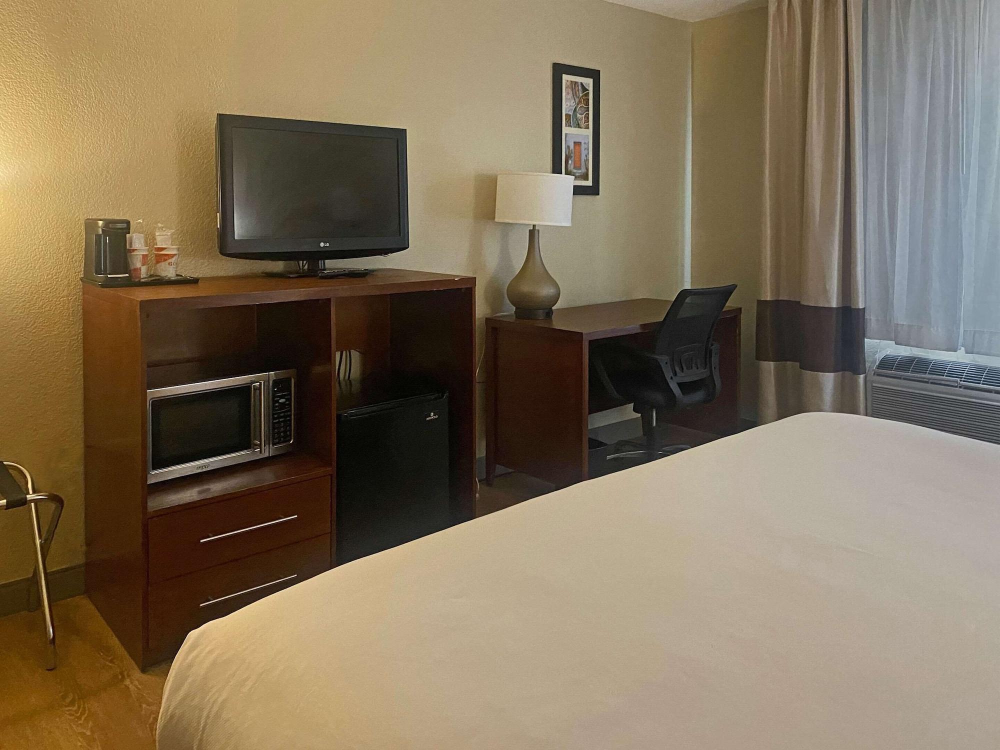 Comfort Inn & Suites Phoenix North - Deer Valley Esterno foto
