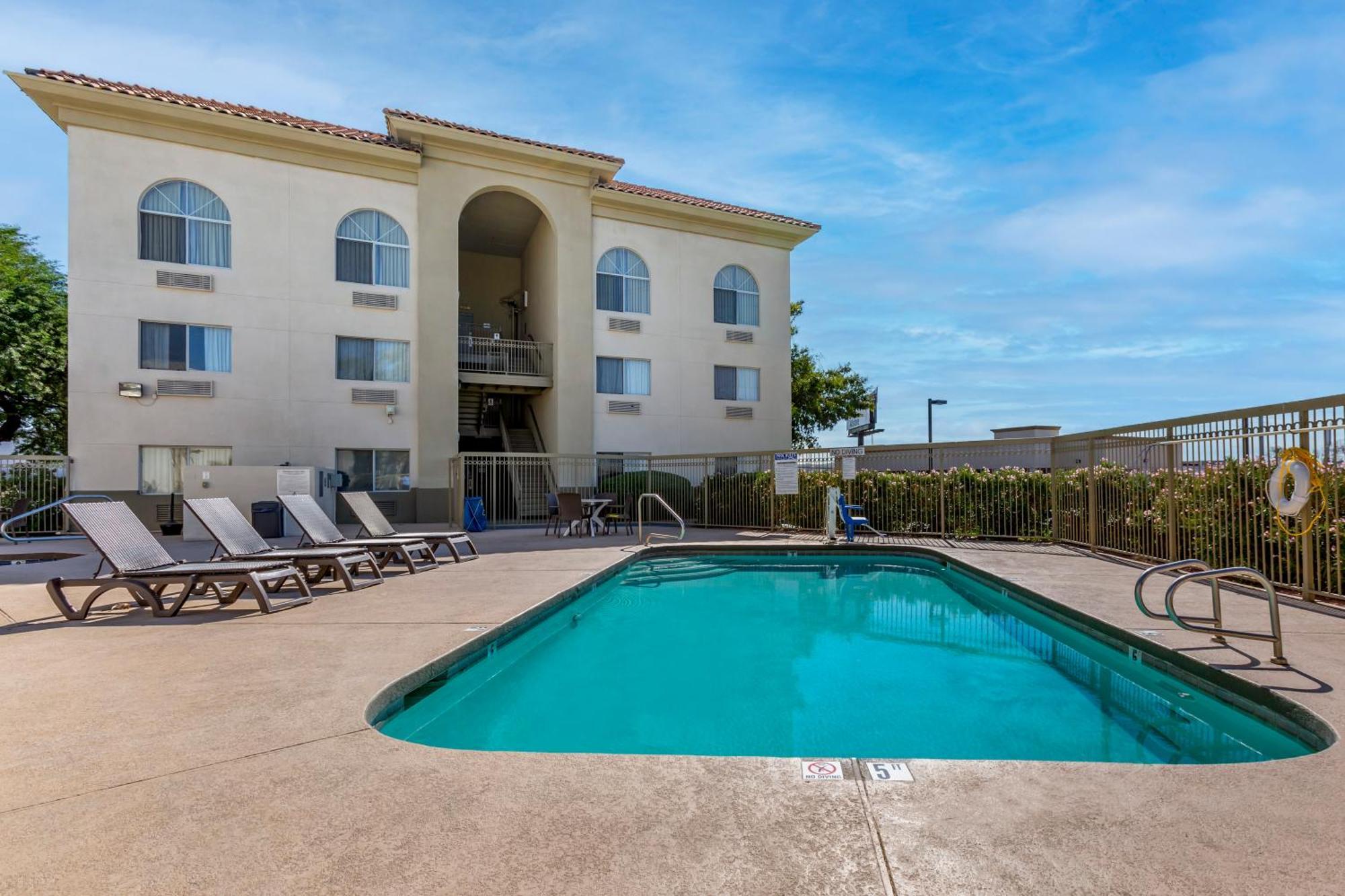 Comfort Inn & Suites Phoenix North - Deer Valley Esterno foto